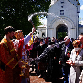 Божественная литургия в день празднования перенесения мощей святителя и чудотворца Николая из Мир Ликийских в Бар Божественная литургия в день празднования перенесения мощей святителя и чудотворца Николая из Мир Ликийских в Бар